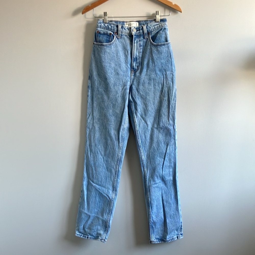 Abercrombie & Fitch The 90s straight ultra High Rise Blue Jeans size 25